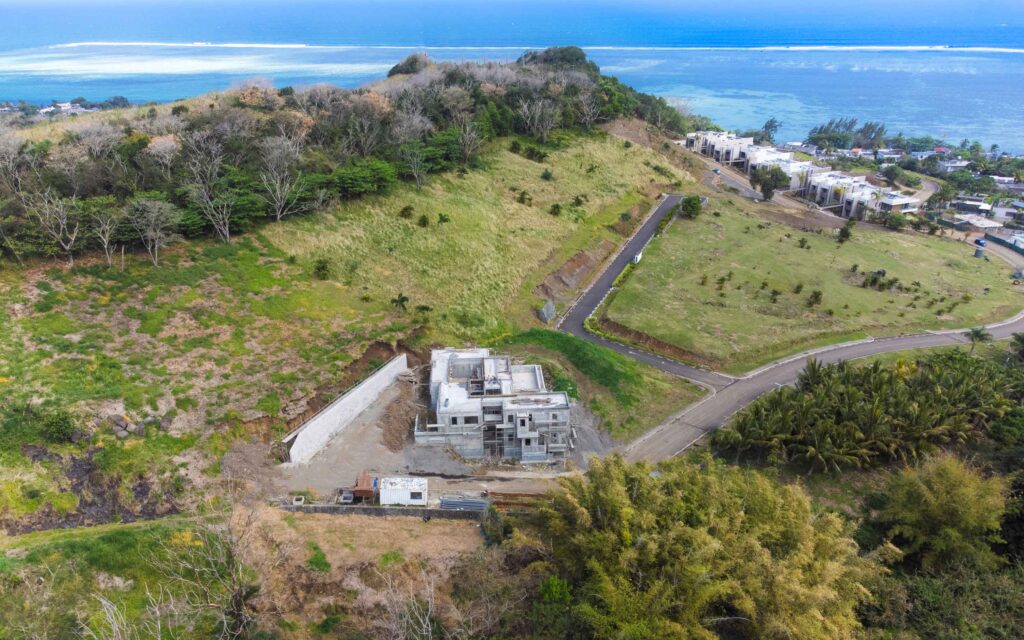 terrain-a-batir-avec-villa-de-luxe-en-construction-anbalaba-ile-maurice