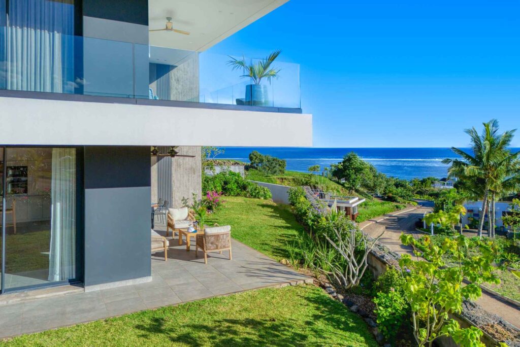 apartments sea view garden